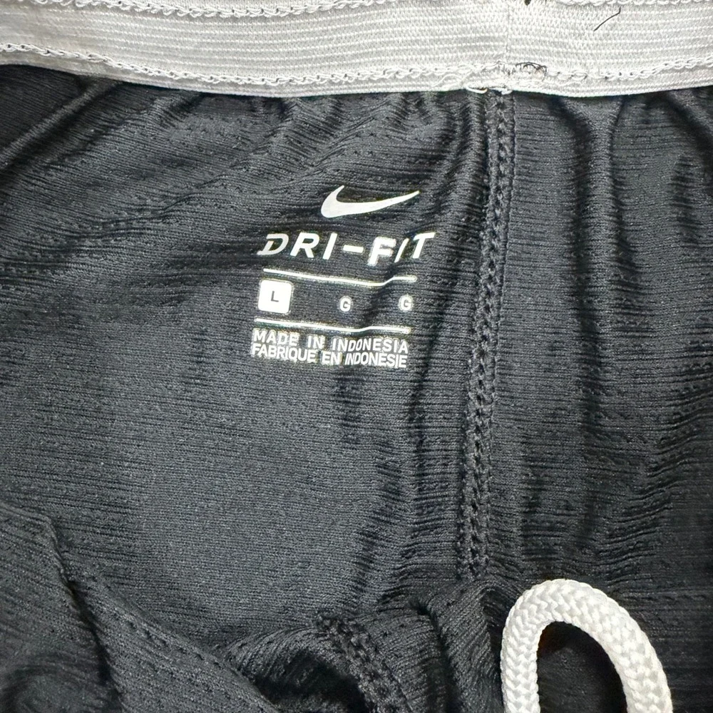 Nike Dri-FIT Boys Basketball Shorts Black White Mesh Size Large L